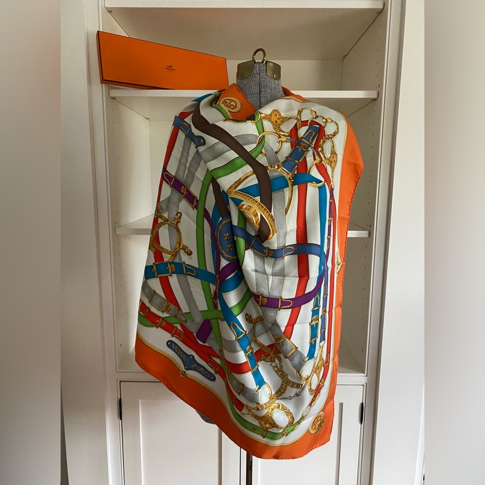 Hermes Cavalcadour Scarf with box